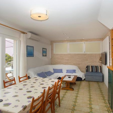 Apartment Damir Postira Bagian luar foto