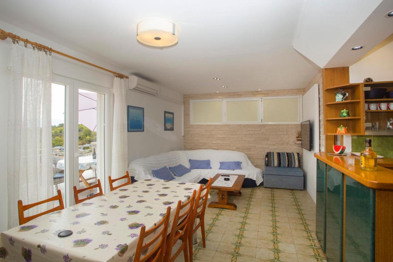 Apartment Damir Postira Bagian luar foto