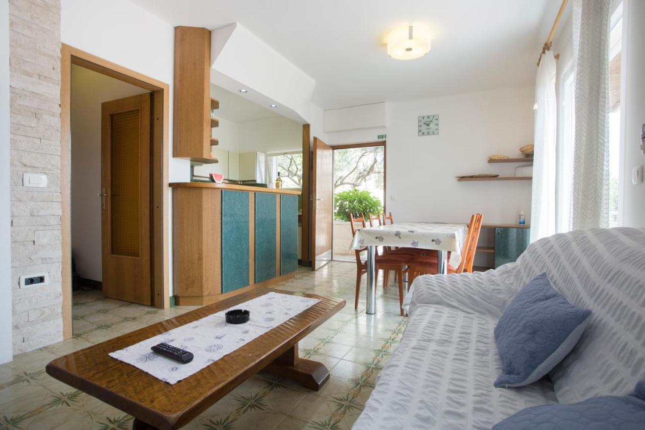Apartment Damir Postira Bagian luar foto