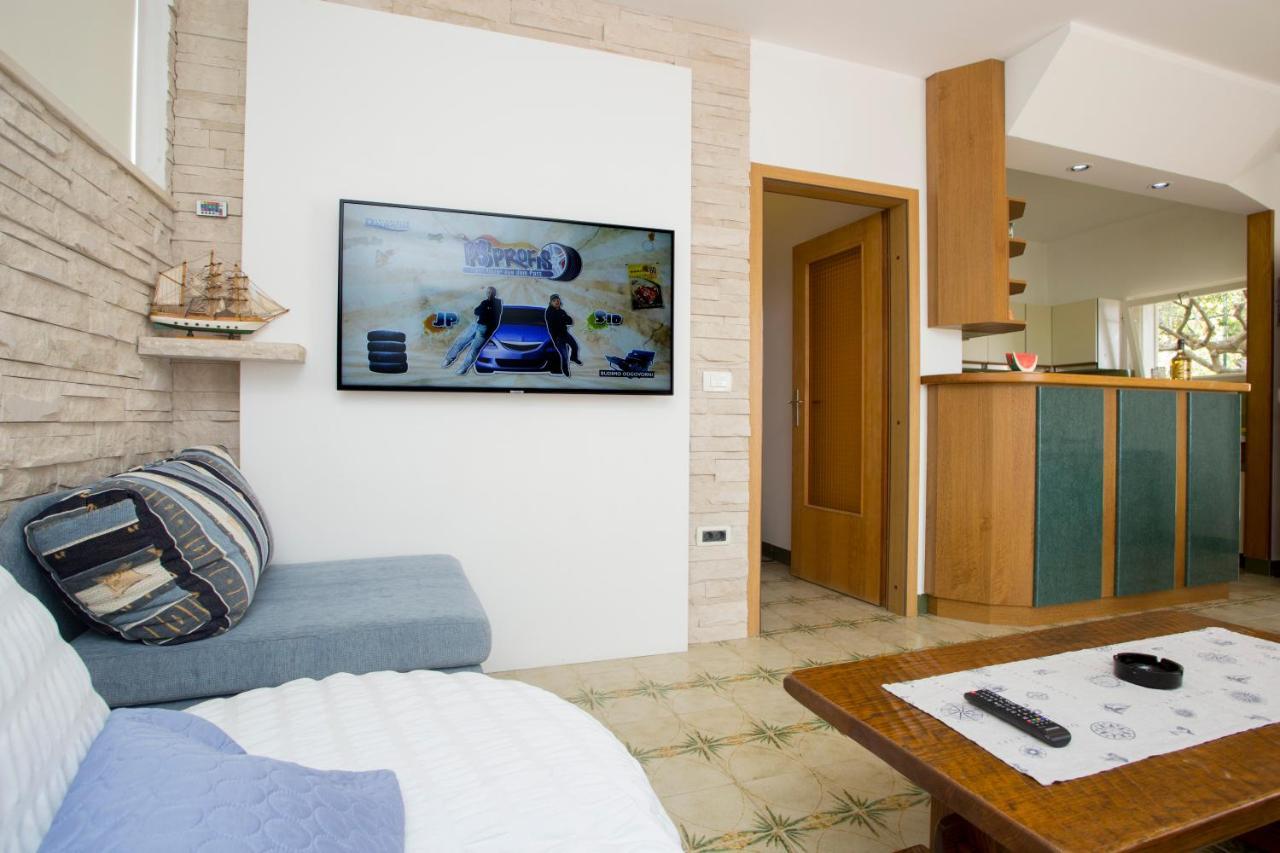 Apartment Damir Postira Bagian luar foto