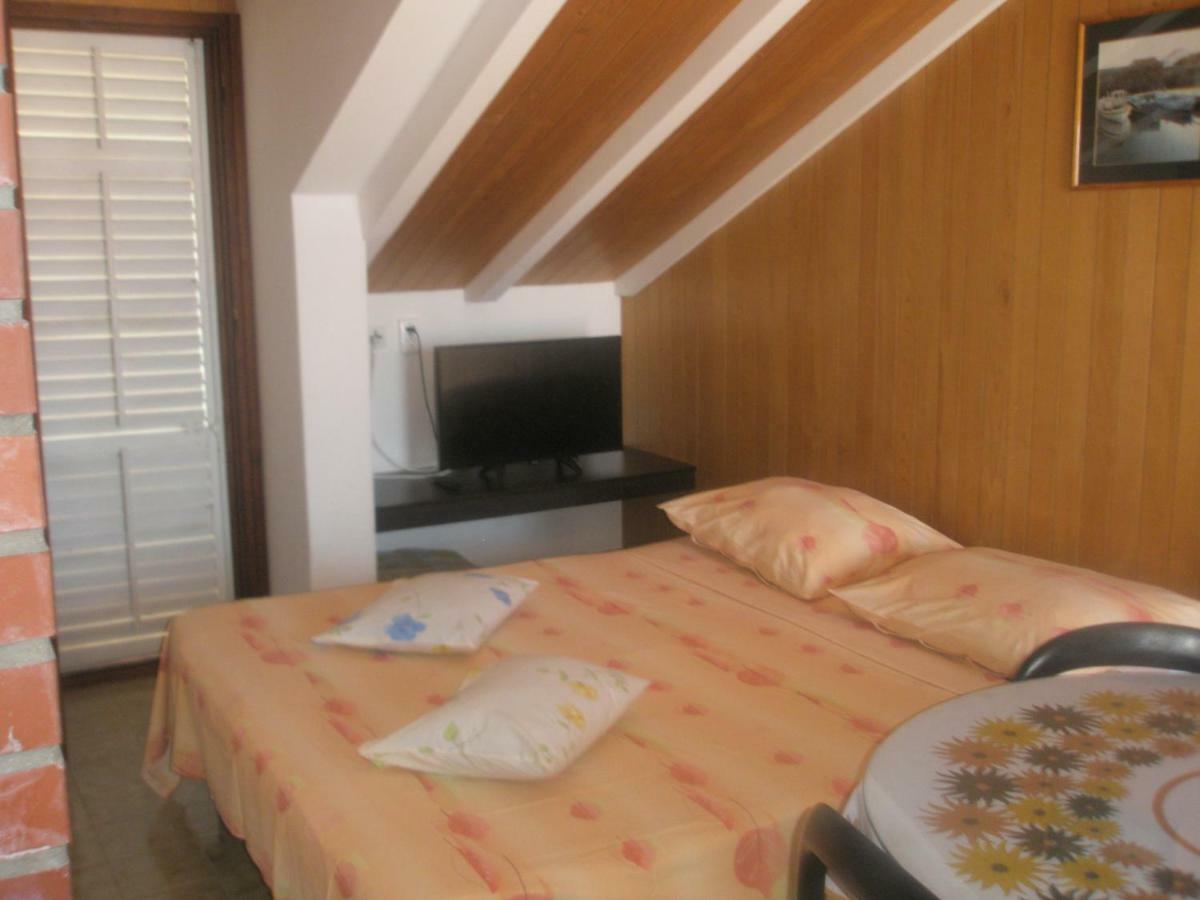 Apartment Damir Postira Bagian luar foto